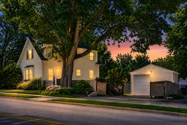 1212 Dean Street, St. Charles, IL 60174