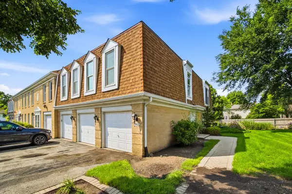 761 Garfield Avenue #C, Libertyville, IL 60048