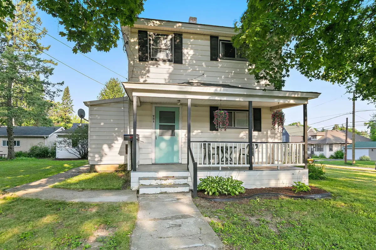 731 N Madison Street, Woodstock, IL 60098 - #1