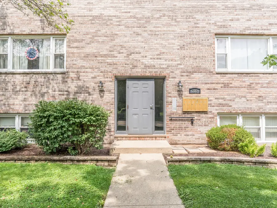 712 W Highland Avenue #6, Elgin, IL 60123 - #2