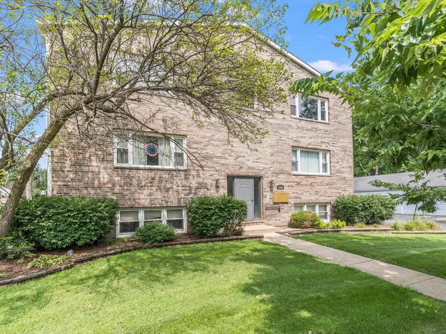712 W Highland Avenue #6, Elgin, IL 60123 - #3