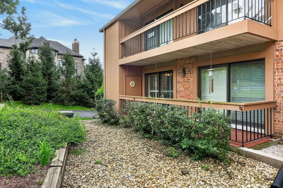 8090 Garfield Avenue #3-2, Burr Ridge, IL 60527 - #2