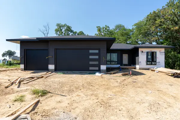 7029 Ironwood Court, Bettendorf, IA 52722