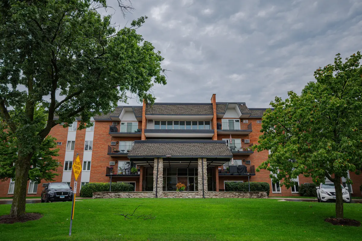 4221 Saratoga Avenue #107A, Downers Grove, IL 60515 - #1
