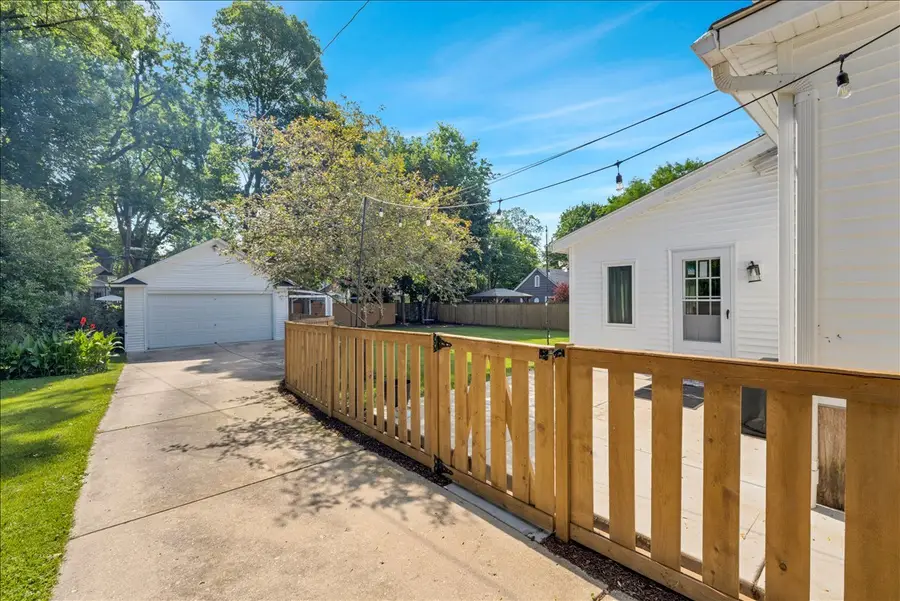 118 S Gladstone Avenue, Aurora, IL 60506 - #2