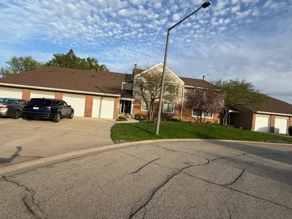 107 Autumn Court #107, Buffalo Grove, IL 60089