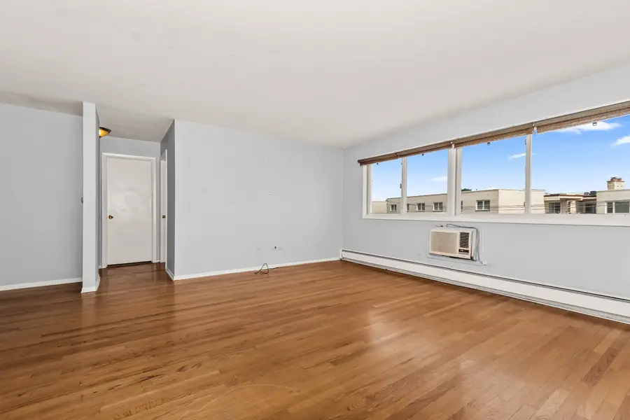 8203 Niles Center Road #3C, Skokie, IL 60077 - #3
