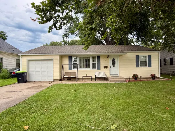 704 E Buckner Street, Tuscola, IL 61953
