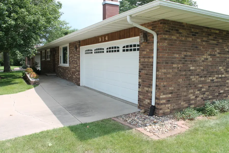 914 Cherry Drive, Geneseo, IL 61254 - #2