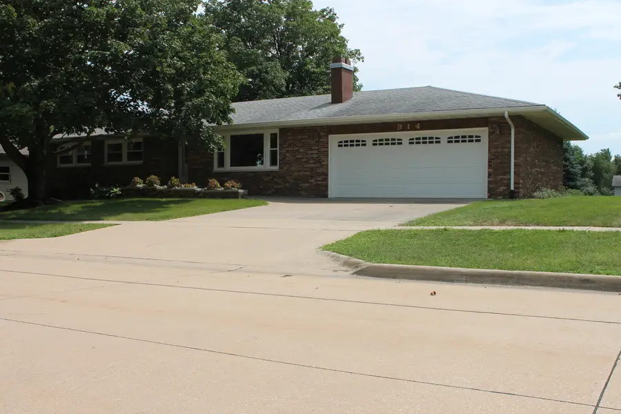 914 Cherry Drive, Geneseo, IL 61254 - #3