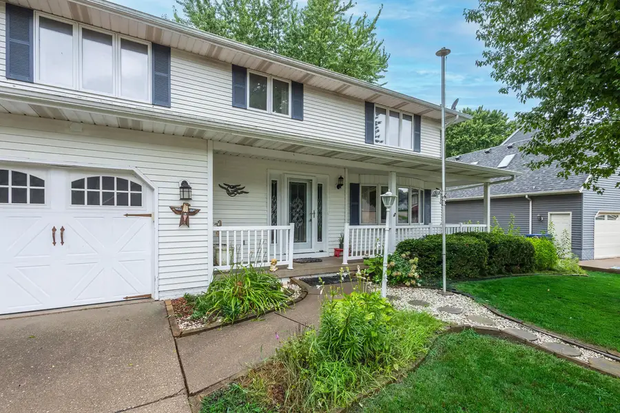1555 Prairie Vista Drive, Bettendorf, IA 52722 - #2