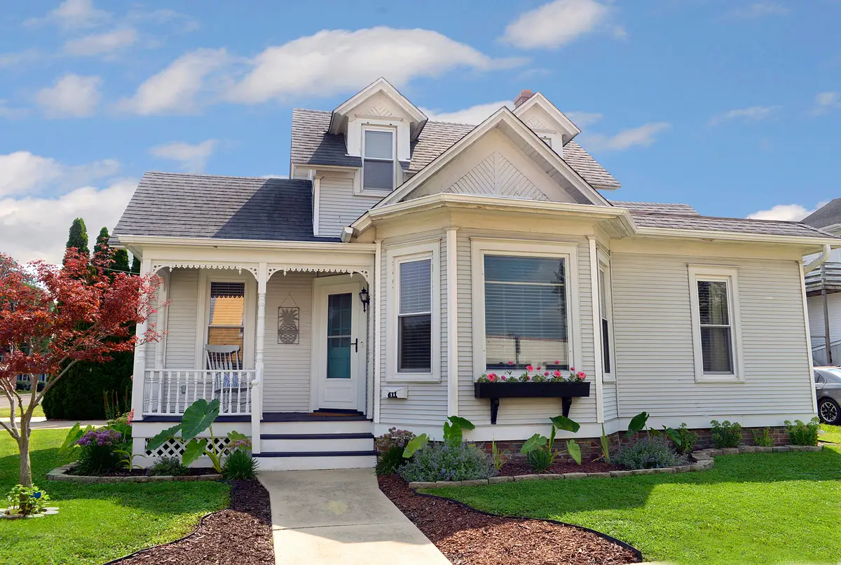 611 6th Avenue, Mendota, IL 61342 - #1