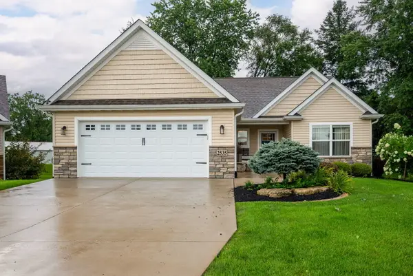 2535 Pheasant Creek Circle, Davenport, IA 52807