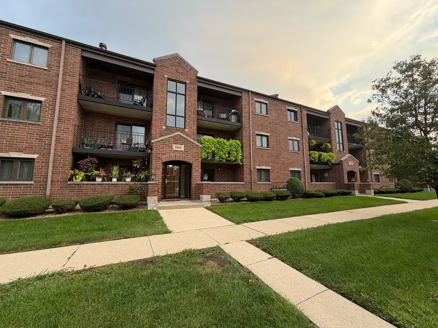 7935 W 90th Street #1A, Hickory Hills, IL 60457 - #3