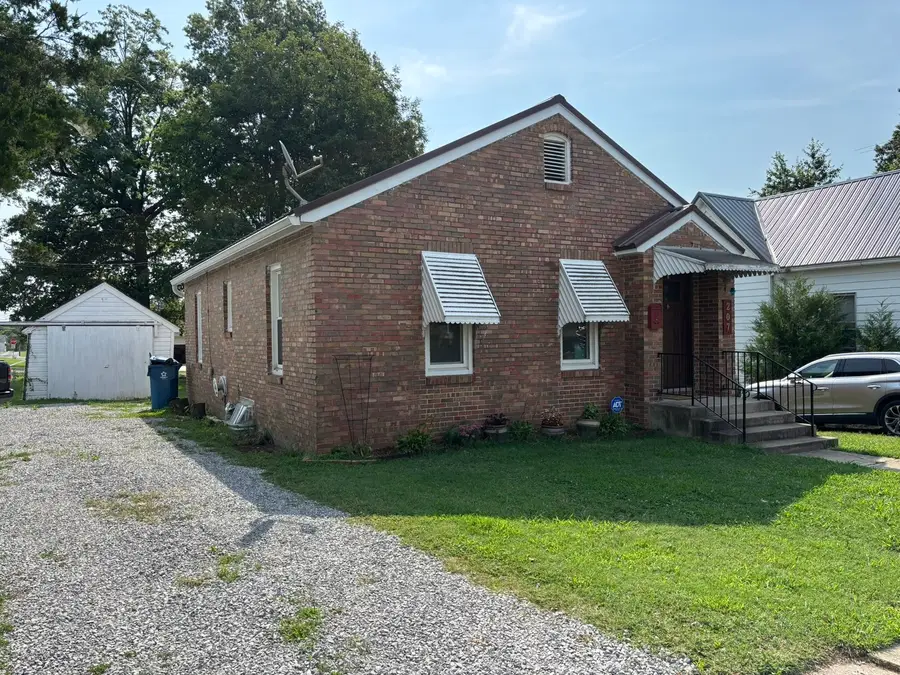 207 S Washington Street, McLeansboro, IL 62859 - #2