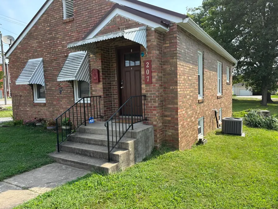 207 S Washington Street, McLeansboro, IL 62859 - #3