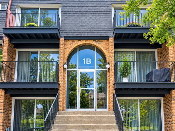 1B E Dundee Quarter Drive #104, Palatine, IL 60074