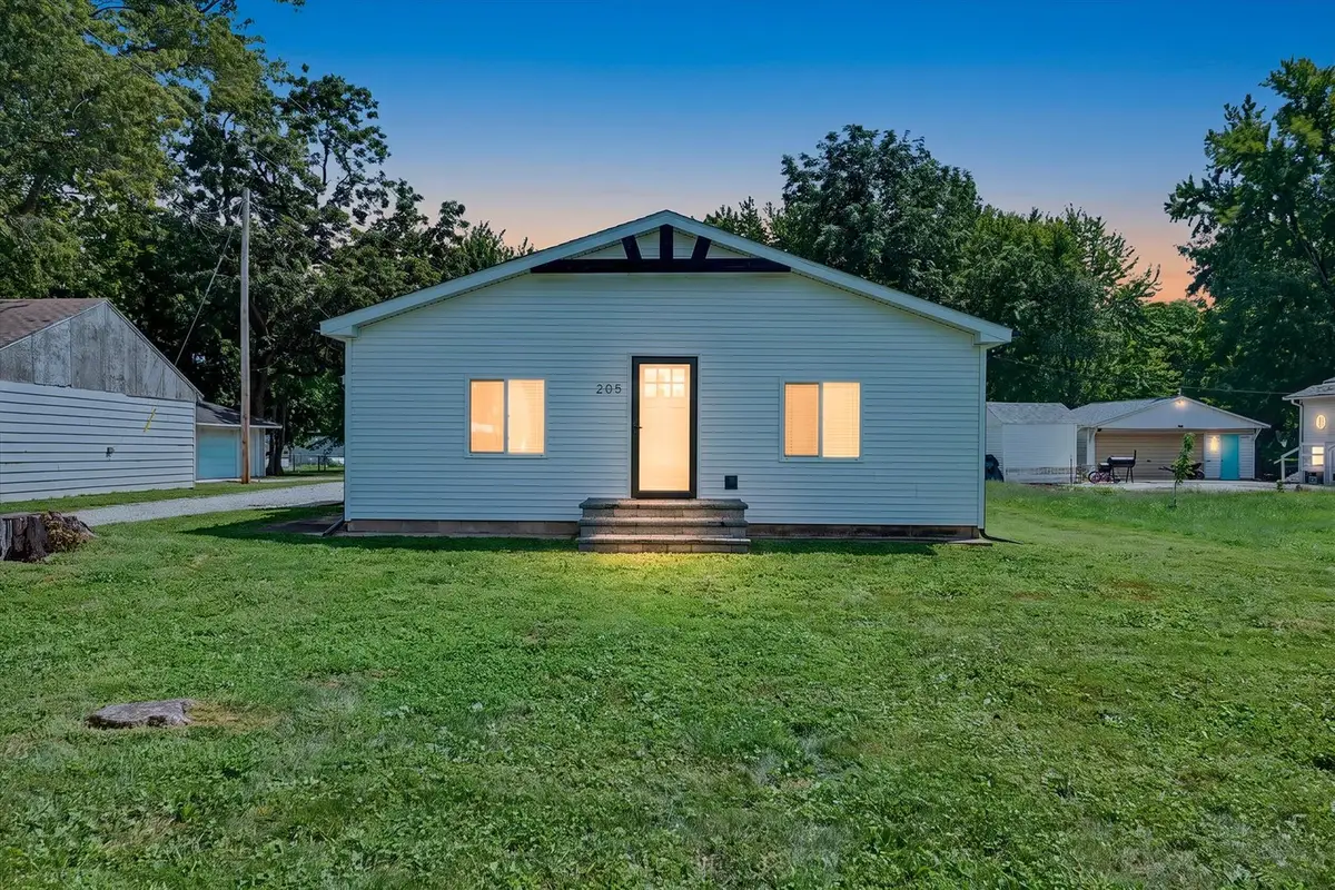 205 S Washington Street, Mansfield, IL 61854 - #1