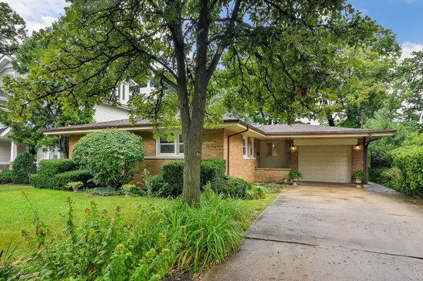 447 Lowell Avenue, Glen Ellyn, IL 60137