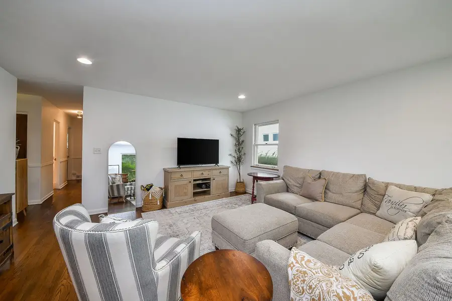 447 Lowell Avenue, Glen Ellyn, IL 60137 - #3