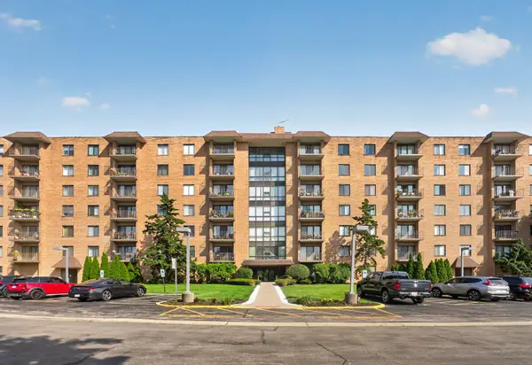 1727 W Crystal Lane #611, Mount Prospect, IL 60056