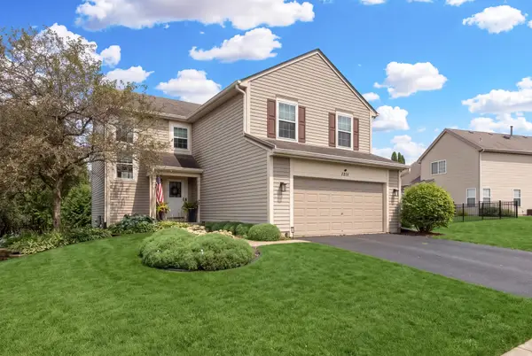 1211 N Lancaster Circle N, South Elgin, IL 60177