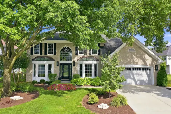 127 Michelle Place, Schaumburg, IL 60173
