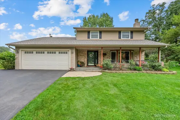 38W686 Ridgewood Lane, Elgin, IL 60124