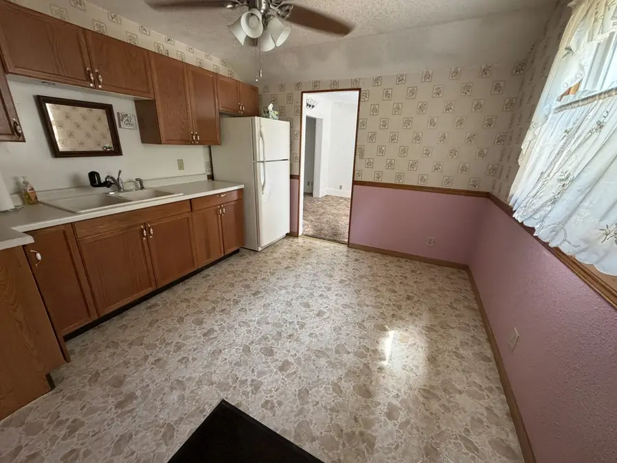 115 Valley Street, Kewanee, IL 61443 - #3