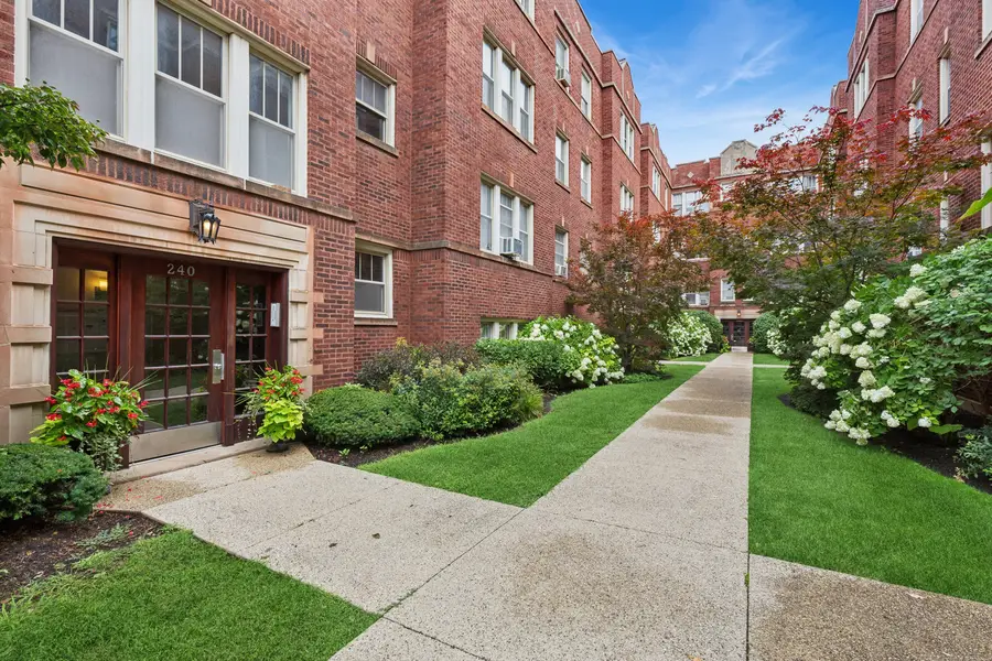 240 S Maple Avenue #3W, Oak Park, IL 60302 - #2