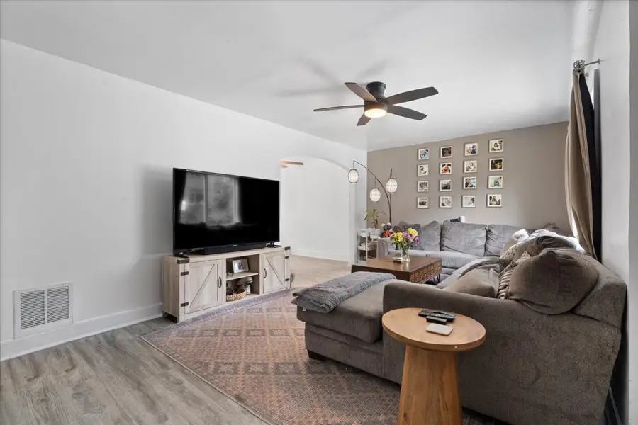 4844 N Harding Avenue, Chicago, IL 60625 - #3