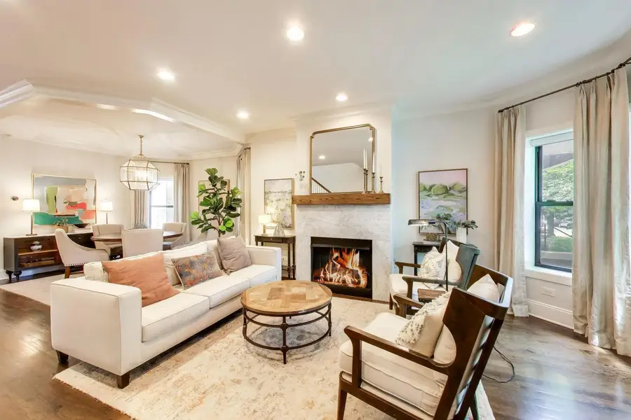 2136 W Waveland Avenue, Chicago, IL 60618 - #2