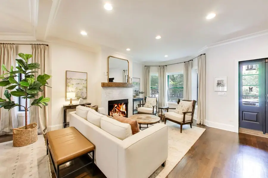 2136 W Waveland Avenue, Chicago, IL 60618 - #3