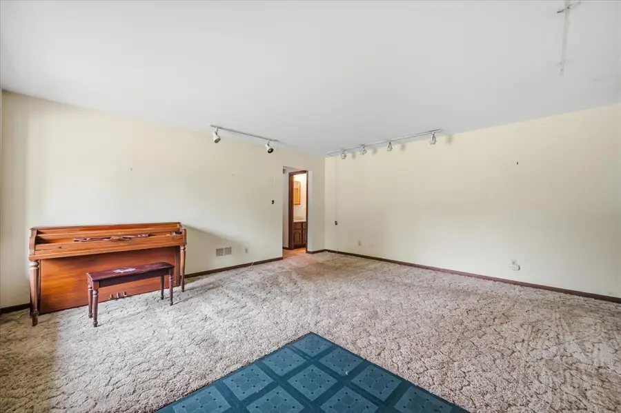 482 Pinewood Drive, North Aurora, IL 60542 - #3