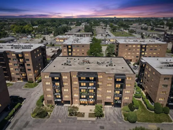9374 Landings Street #402, Des Plaines, IL 60016