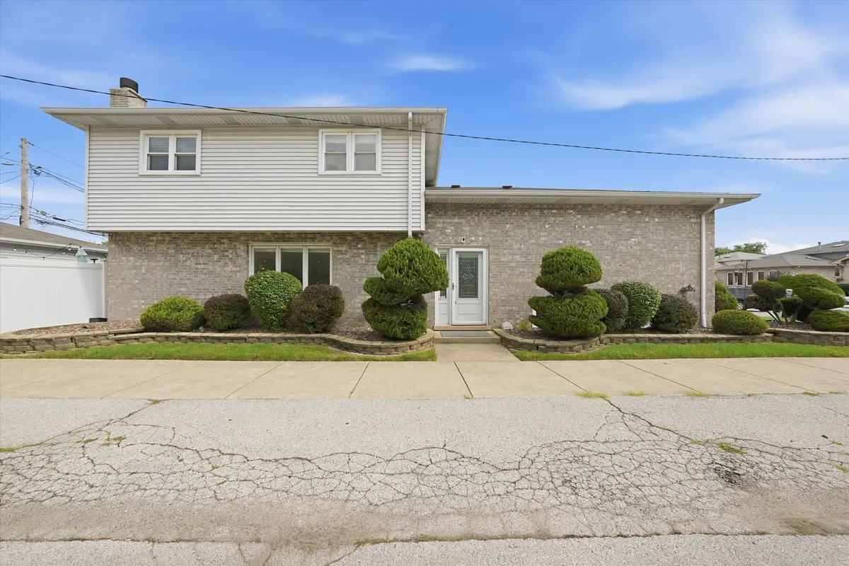 11758 S Avenue J, Chicago, IL 60617 - #1