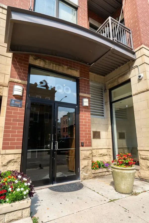 2700 N Halsted Street #PH3, Chicago, IL 60614