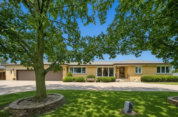8231 W Berwyn Avenue, Chicago, IL 60656