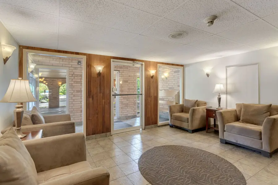 512 Redondo Drive #110, Downers Grove, IL 60516 - #2