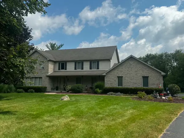 8N055 Secretariat Court, St. Charles, IL 60175