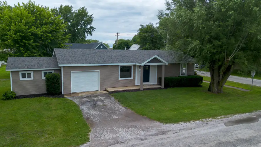 300 W Alabama Avenue, Casey, IL 62420 - #3
