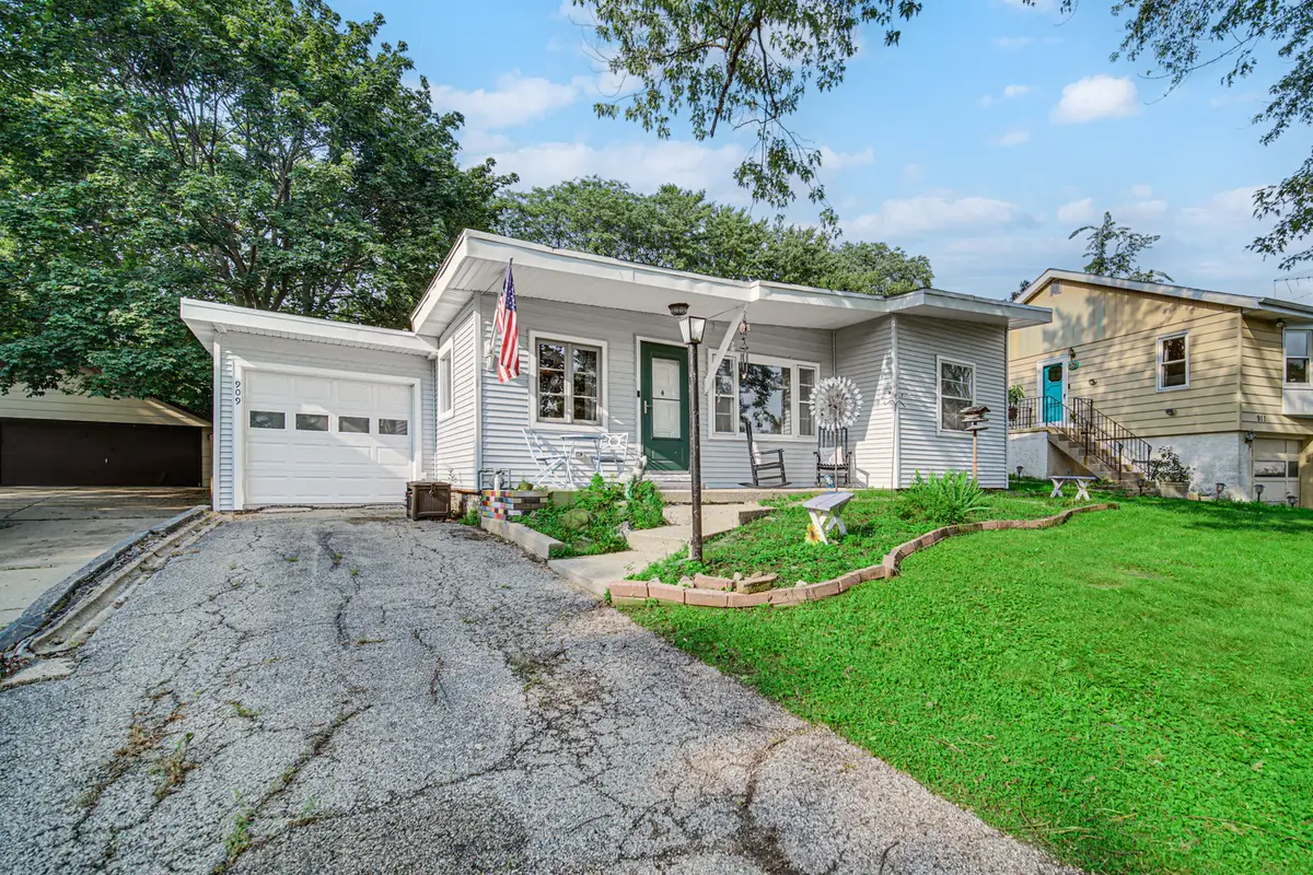 909 Pershing Drive, Wauconda, IL 60084 - #1