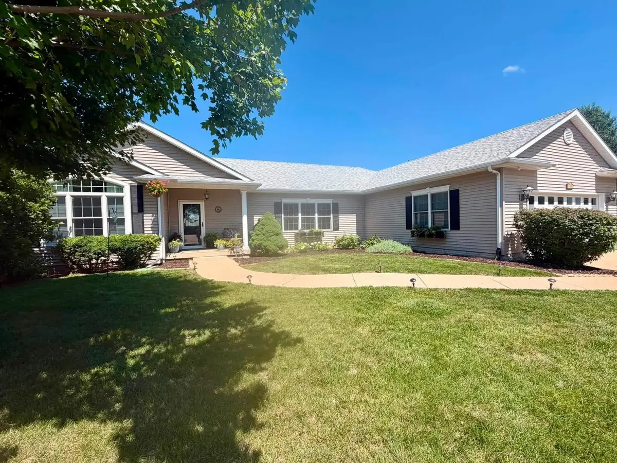 2718 E 58th Street, Davenport, IA 52807 - #1