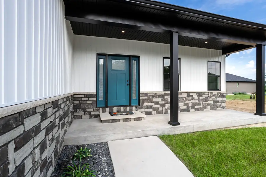 702 Deer Woods Drive, Davenport, IA 52802 - #2