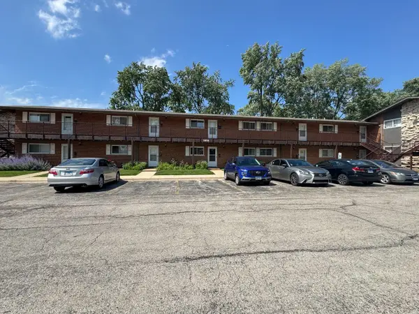 1910 W Hatherleigh Court #2C, Mount Prospect, IL 60056