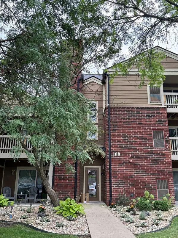 108 Glengarry Drive #304, Bloomingdale, IL 60108