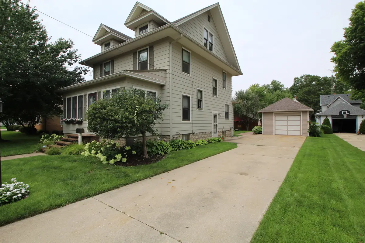 410 E Hurlbut, Belvidere, IL 61008 - #1