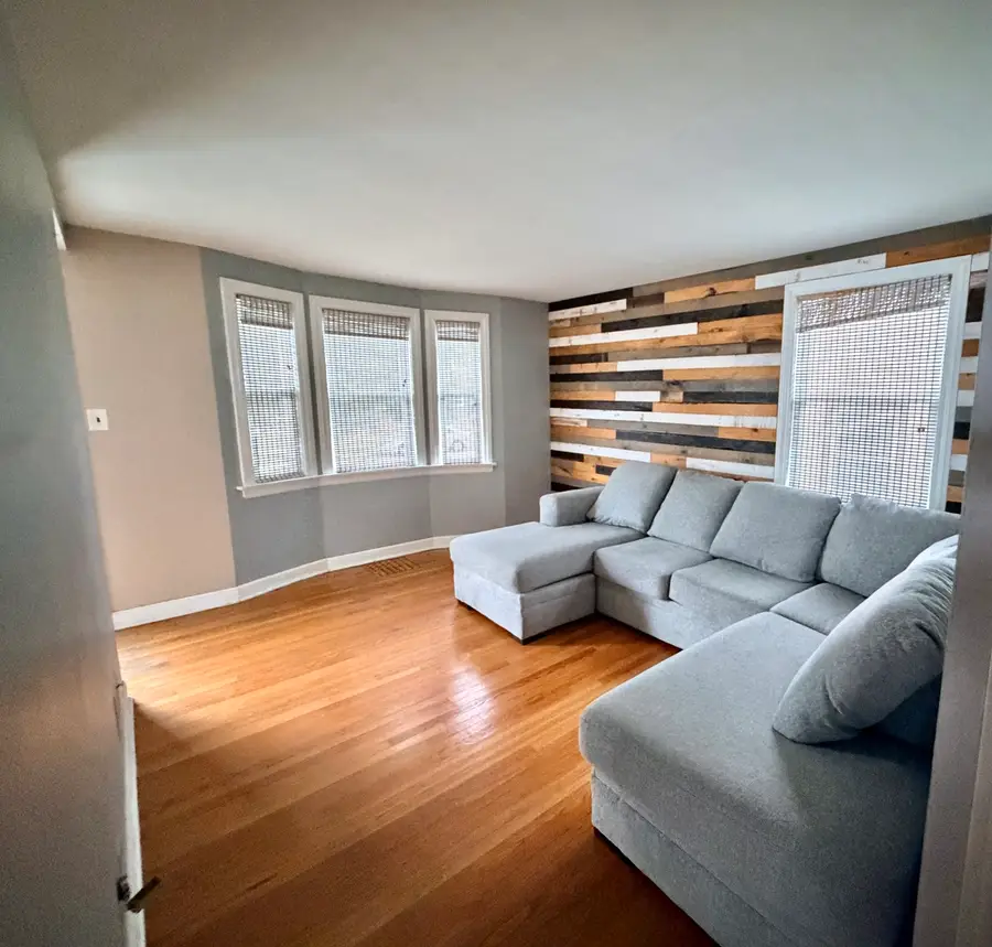 10806 S Whipple Street, Chicago, IL 60655 - #3