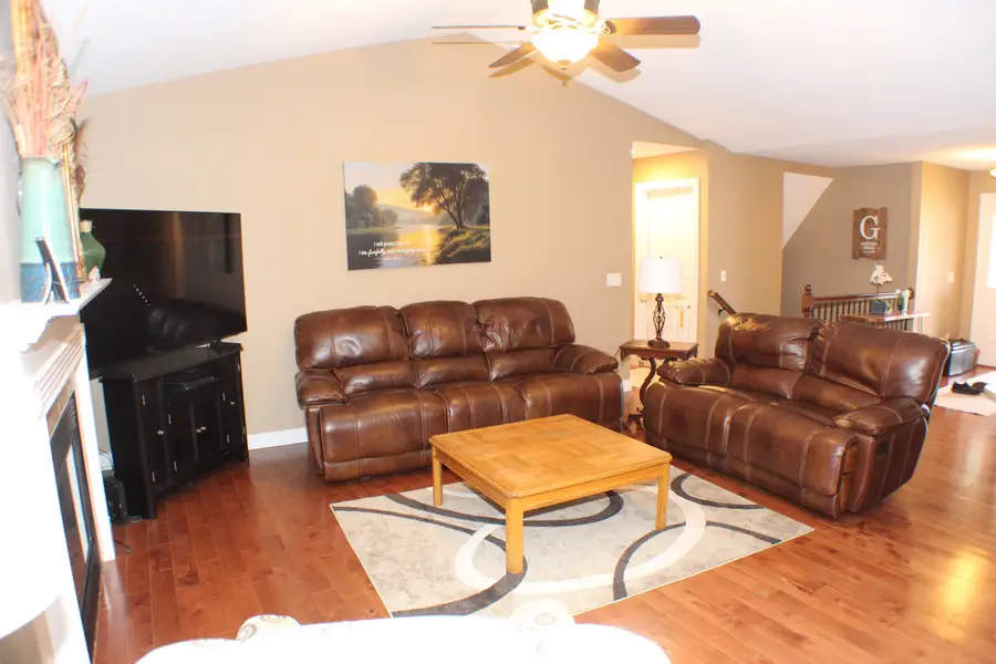 601 N 6th St Circle, Princeton, IA 52768 - #3
