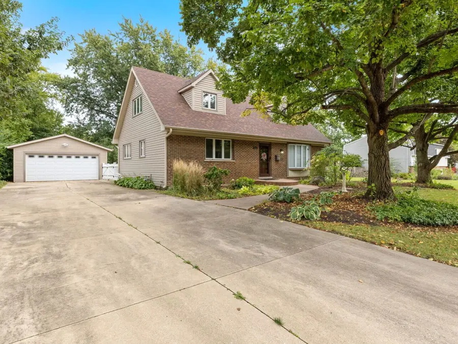 1937 Nottingham Lane, Wheaton, IL 60189 - #2